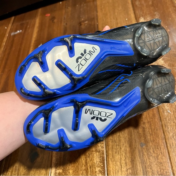 Nike soccer cleats size 6 men’s main image 4